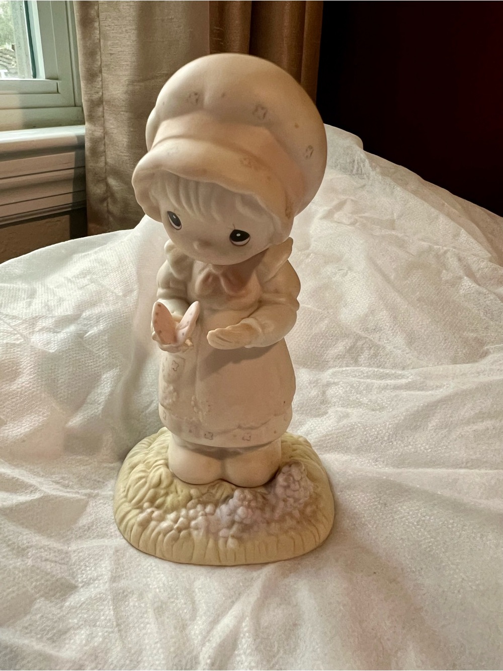 Precious Moments 1982 - We are Gods Workmanship - Item# E-925B